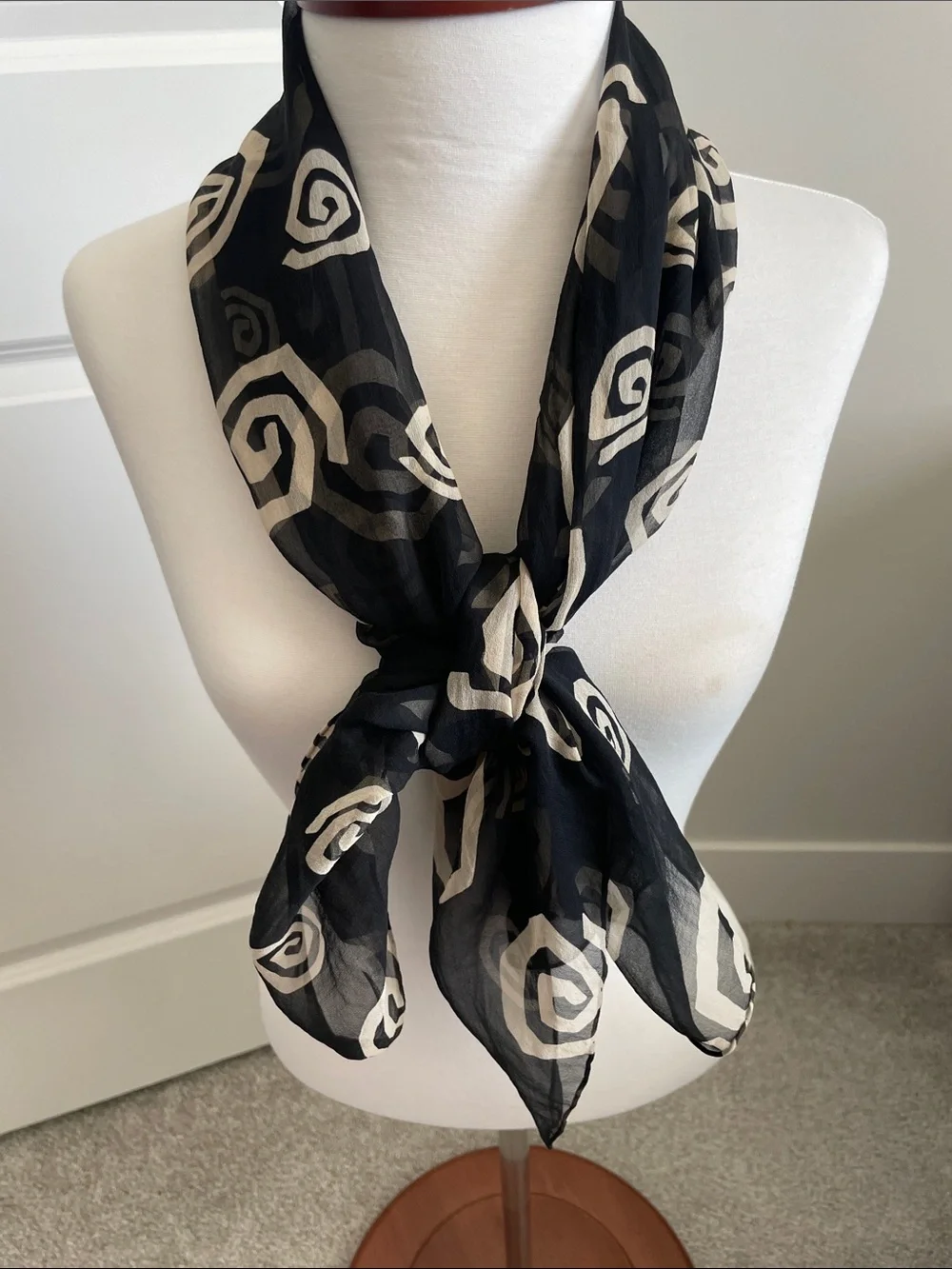 Chico's 100% silk Sheer oblong Scarf in Black and Cream Swirl 20